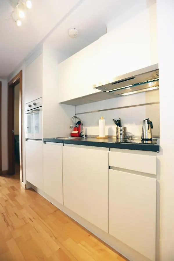 Casa Fenicia - Cosy Apartment With Free Private Parking Malaga